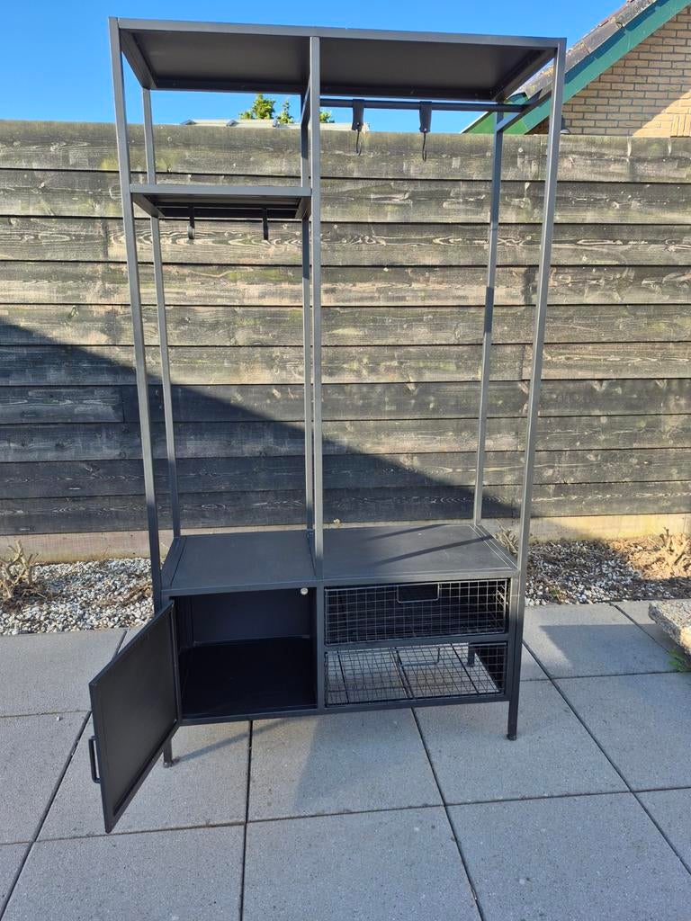 Metalen halkast met opbergruimte en hangmogelijkheden, Ophalen, Met deur(en), Gebruikt, 100 tot 150 cm