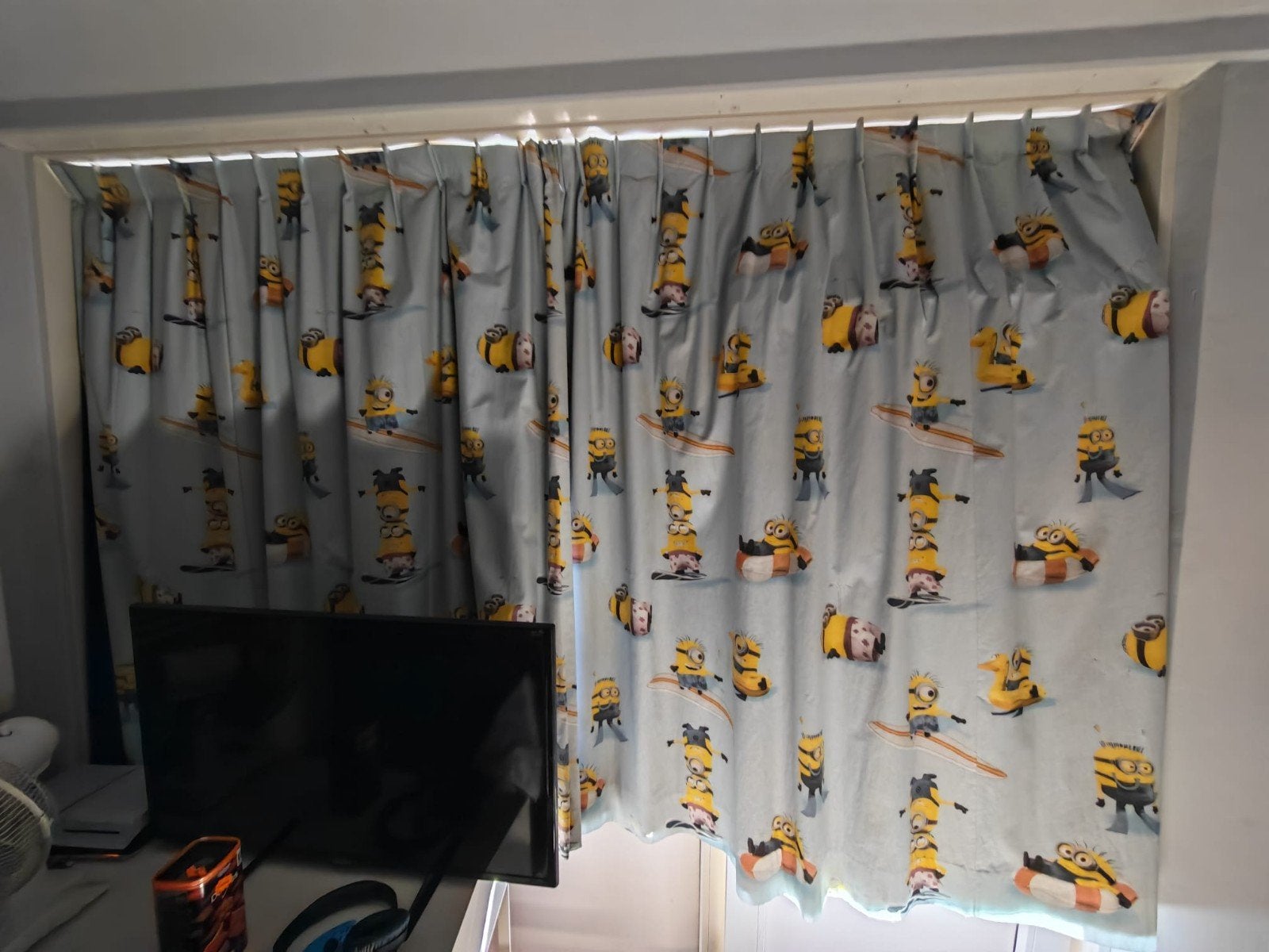 Minions gordijnen voor kinderkamer, Huis en Inrichting, Ophalen, Gebruikt, Lichtdoorlatend, 260 cm