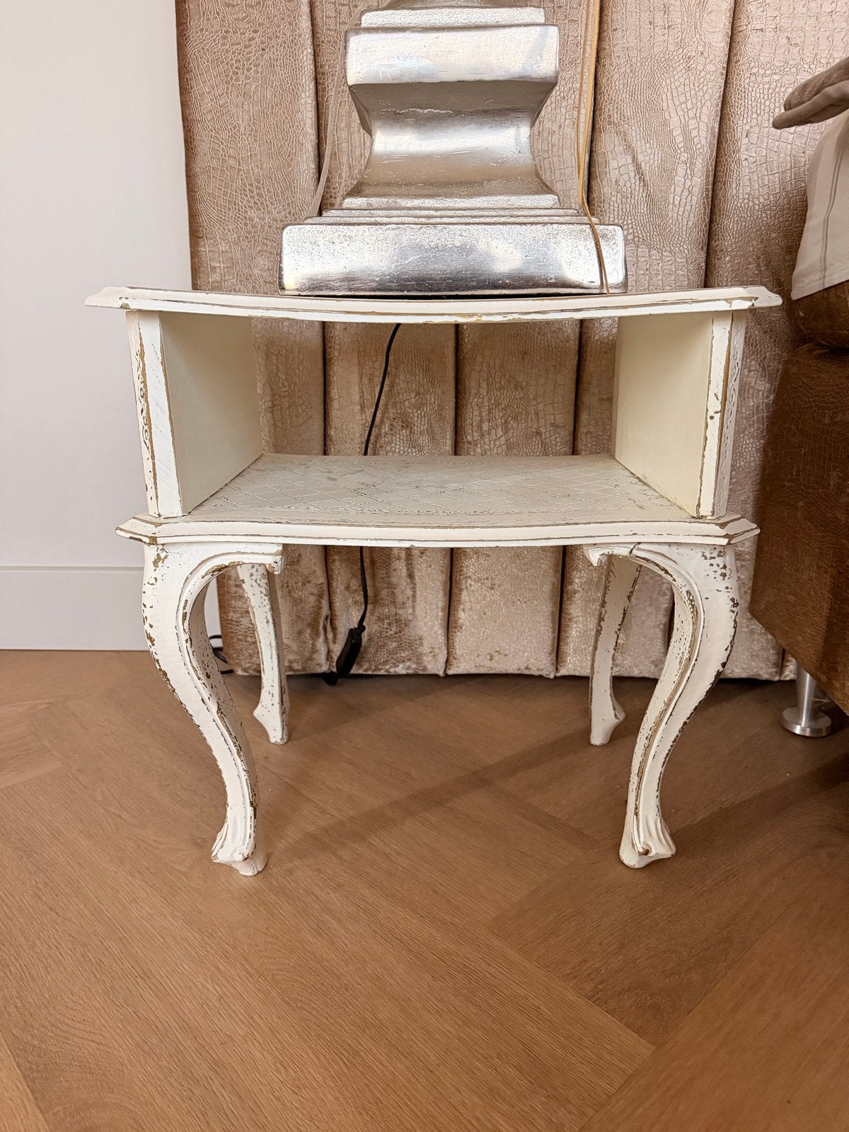 Antiek nachtkastje in shabby chic stijl 2stuks, Ophalen