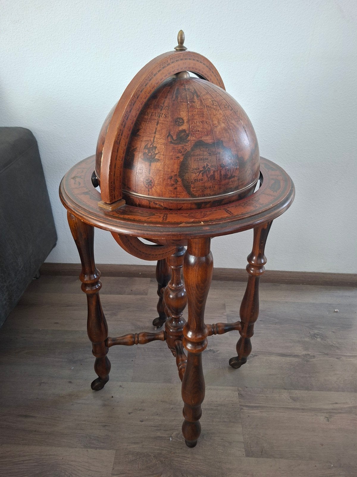 Antieke wereldbol bar met tafel, Ophalen