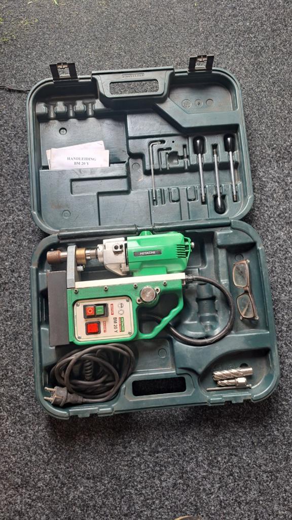 Hitachi magneetboornachine, Doe-het-zelf en Verbouw, Gereedschap | Boormachines, Ophalen of Verzenden, Kolomboormachine