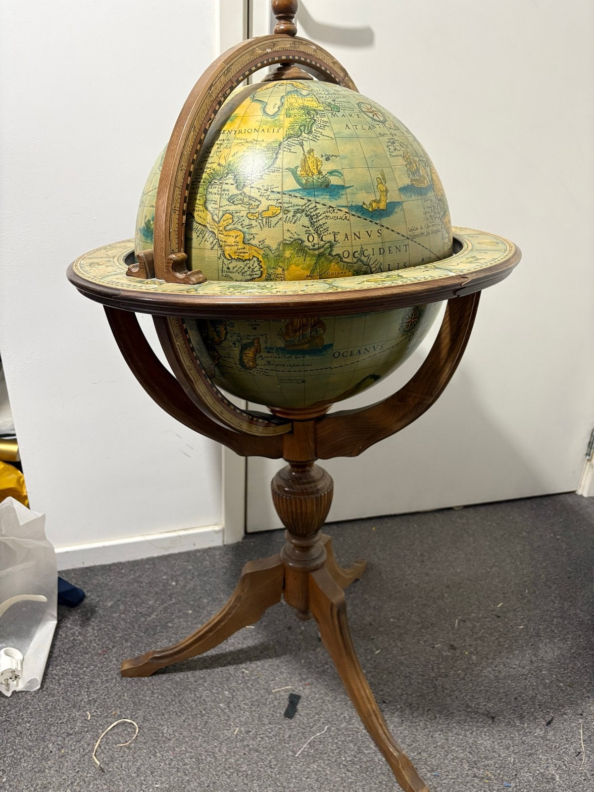Antieke wereldbol bar op standaard, Antiek en Kunst, Ophalen