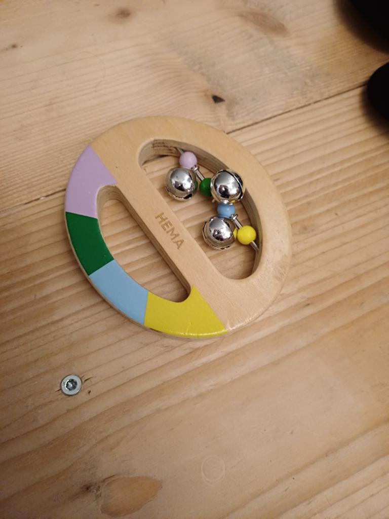 Houten baby rammelaar van Hema, Kinderen en Baby's, Ophalen of Verzenden, Gebruikt, Rammelaar, Met geluid
