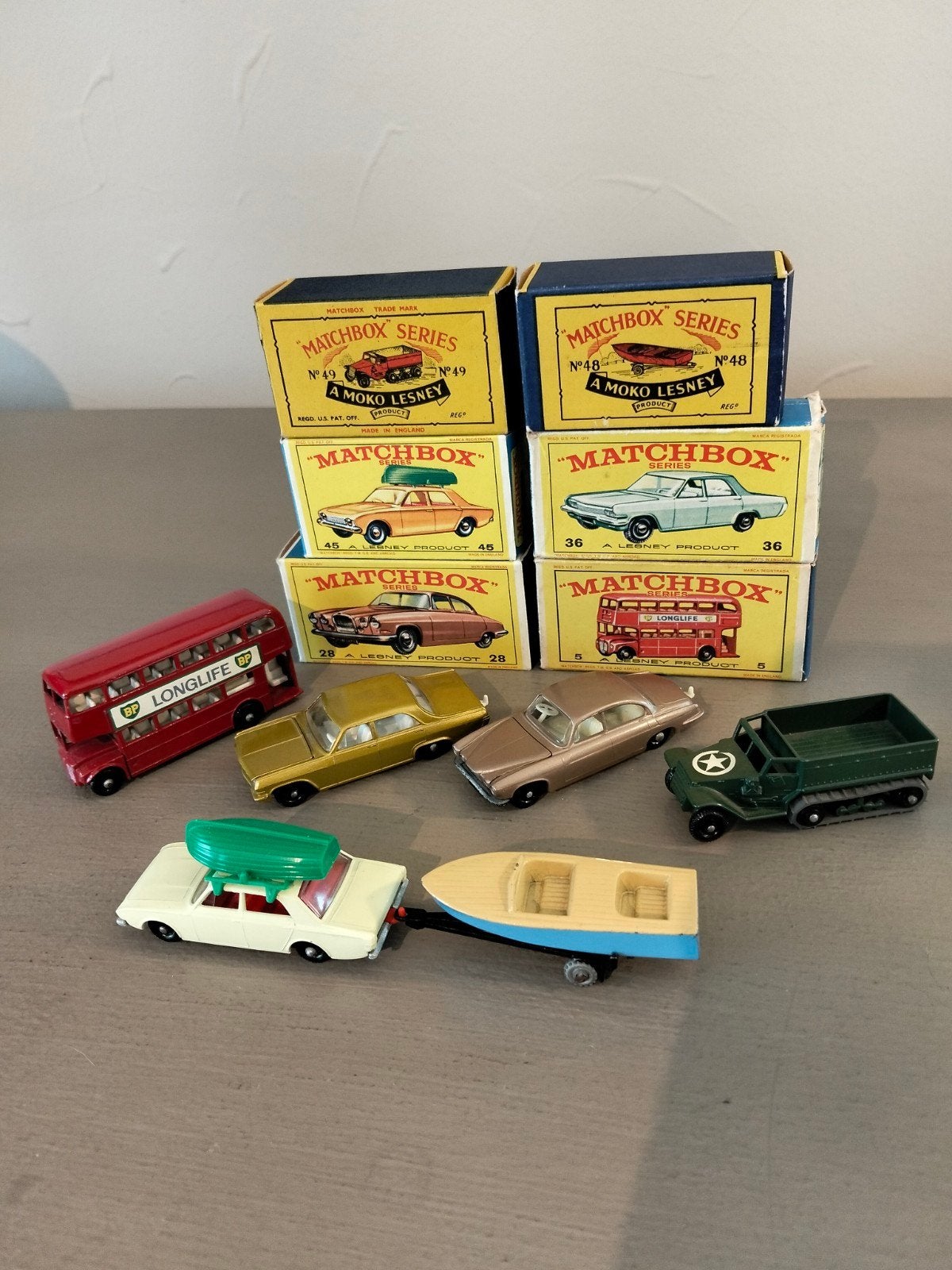 matchbox lesney LOTJE 6x regular wheels.
enkel het doosje va, Ophalen of Verzenden, Zo goed als nieuw, Auto, Lesney