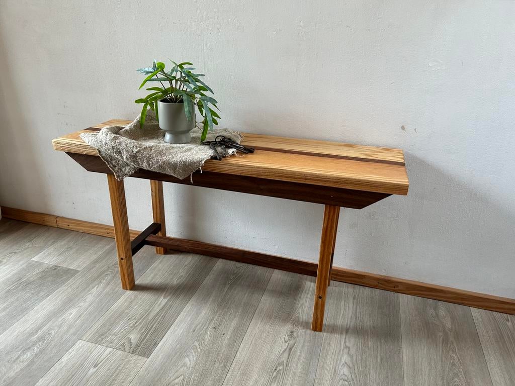 Nieuw gemaakte sidetable - eiken &  notenhout. 90 cm, Huis en Inrichting, Tafels | Sidetables, Nieuw, 25 tot 50 cm, 50 tot 100 cm