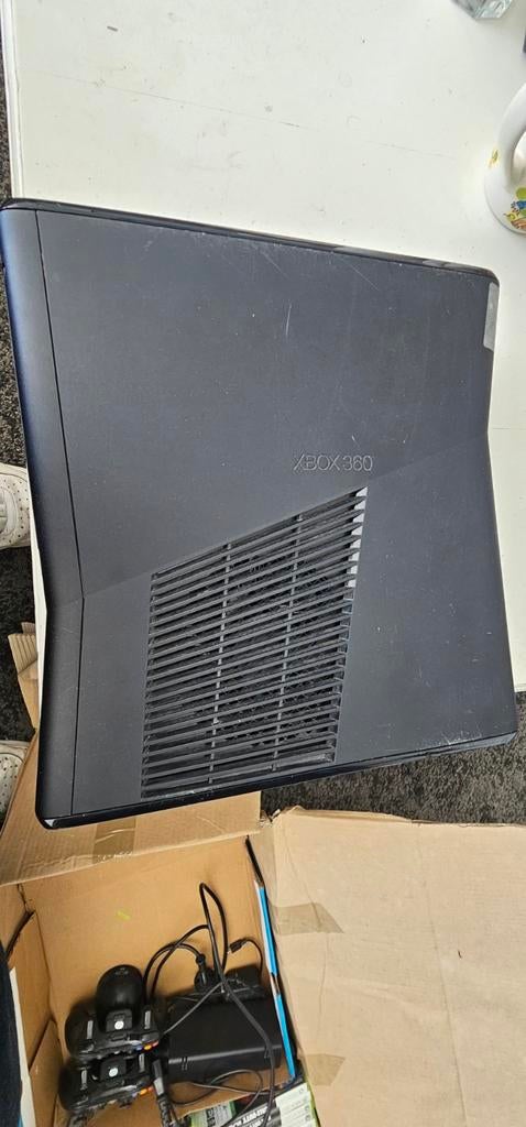 Xbox 360 rgh 3.0, Met 2 controllers, Ophalen of Verzenden, Zo goed als nieuw, 250 GB