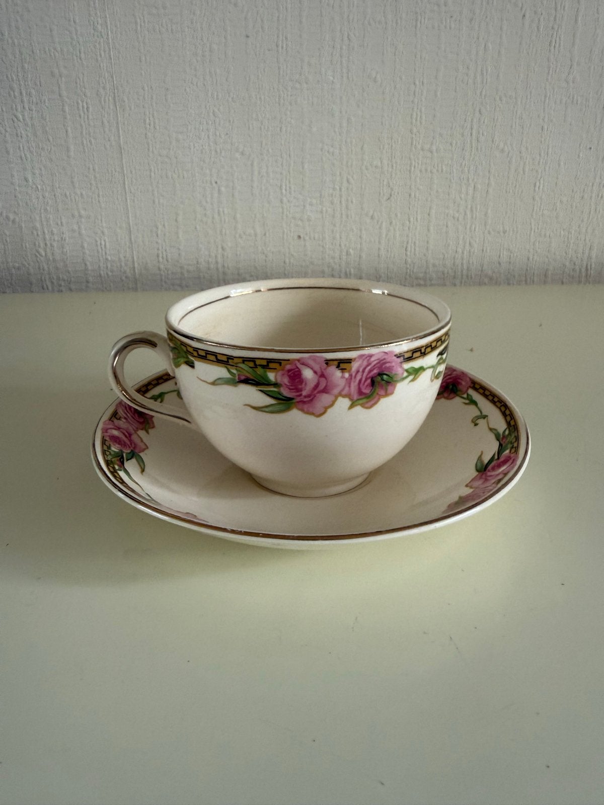Vintage Alfred Meakin England kop en schotel met rozen, Antiek en Kunst, Antiek | Servies los, Ophalen