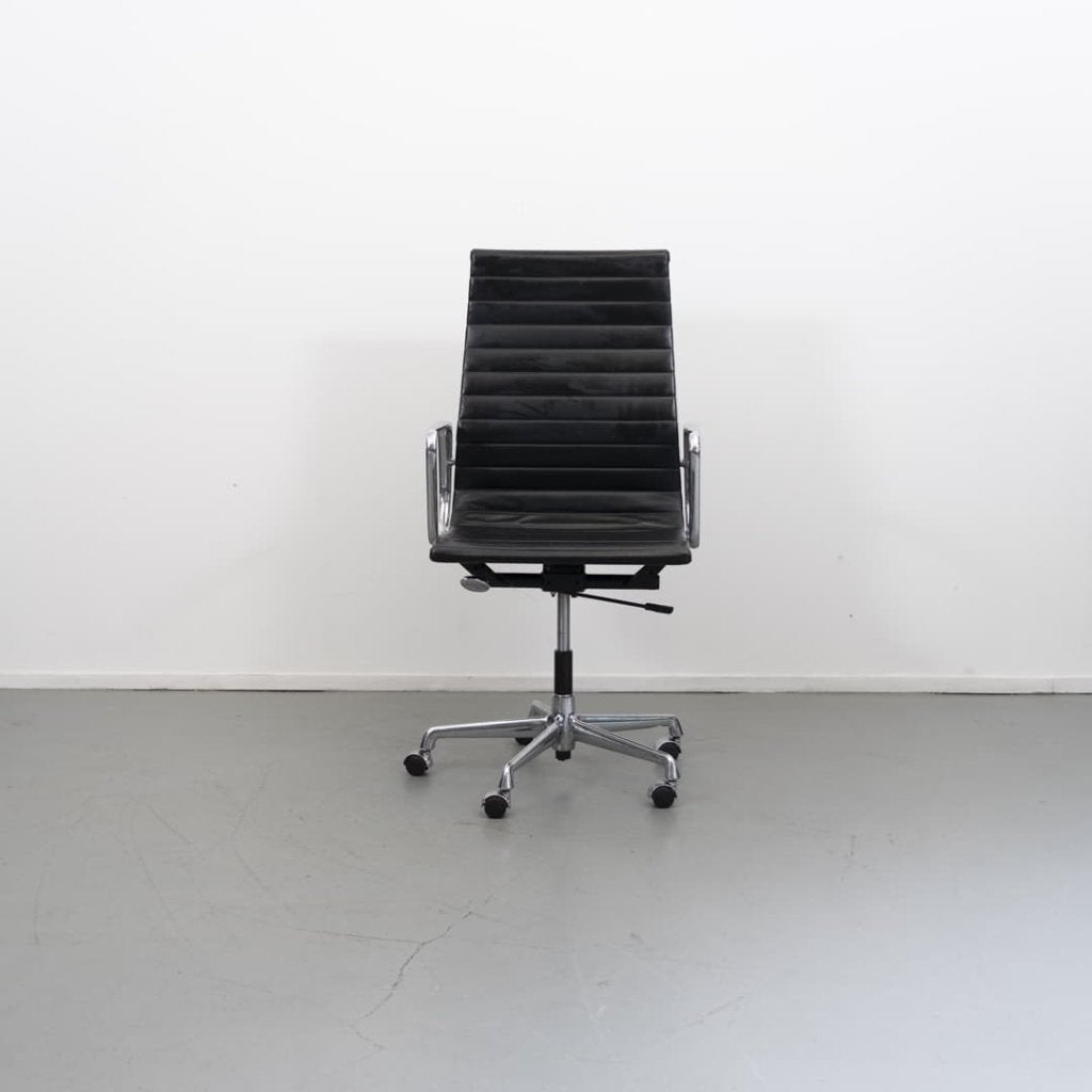 Vitra Eames EA 119 Bureaustoel Zwart Leer - Chroom, Niet ingevuld, Zo goed als nieuw, Niet ingevuld, Niet ingevuld