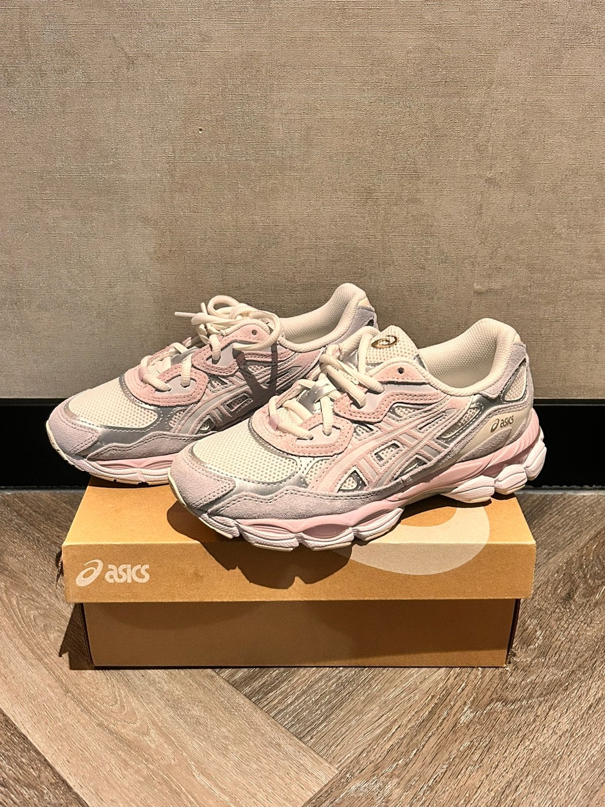 ASICS GEL-NYC Roze Dames Nieuw ongedragen Maat 37,5, Kleding | Heren, Schoenen, Ophalen, Nieuw, Overige kleuren, Sneakers of Gympen