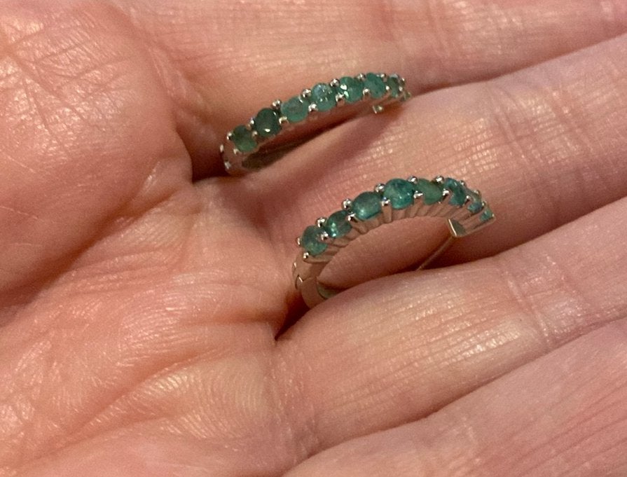 925 zilveren creolen met smaragd edelsteentjes, Sieraden, Tassen en Uiterlijk, Verzenden, Nieuw, Knopjes of Stekers, Groen