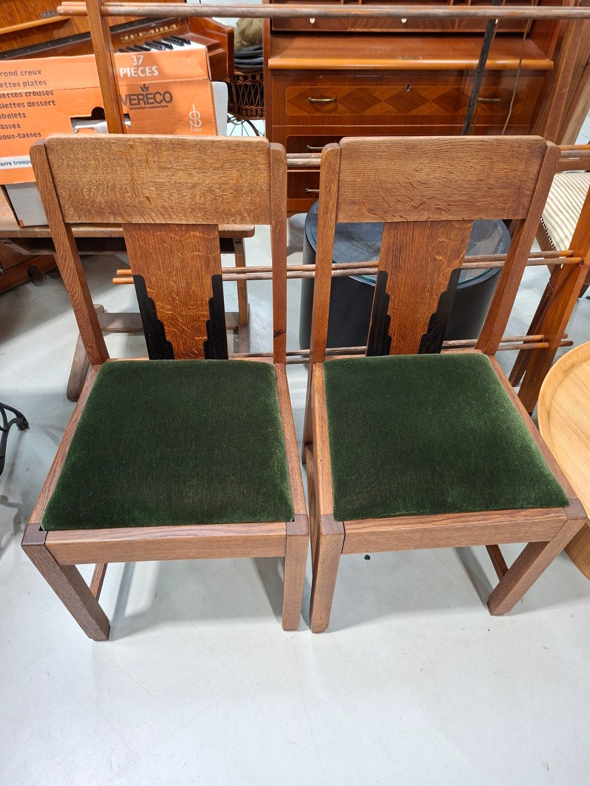 Set van 2 houten stoelen met groene velours zitting, Ophalen of Verzenden