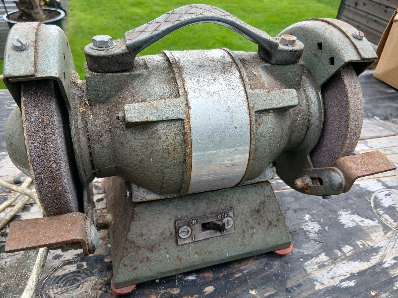 Creusen N.V. Roermond Holland bankslijpmachine, Doe-het-zelf en Verbouw, Ophalen, Gebruikt, Minder dan 700 watt, Werkbankslijpmachine