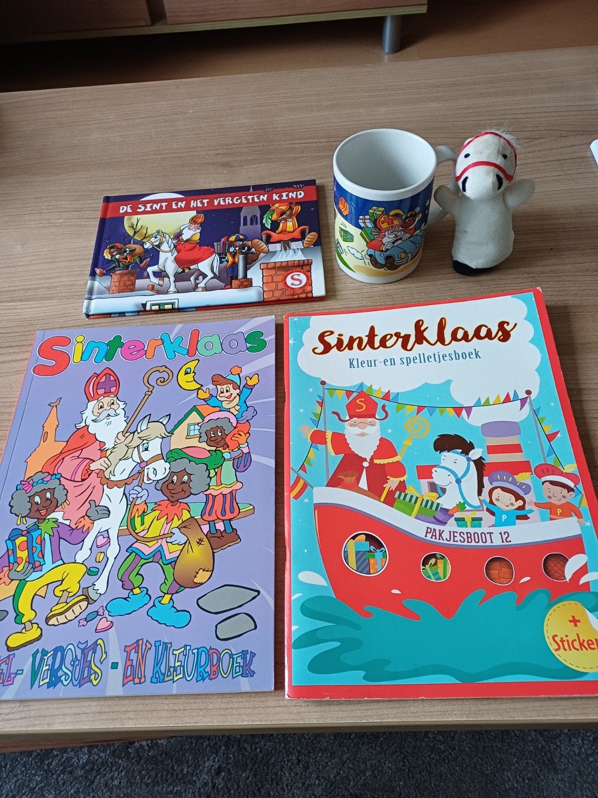 Sinterklaas kleur- en spelletjesboeken, versjes en meer, Ophalen of Verzenden, Zo goed als nieuw