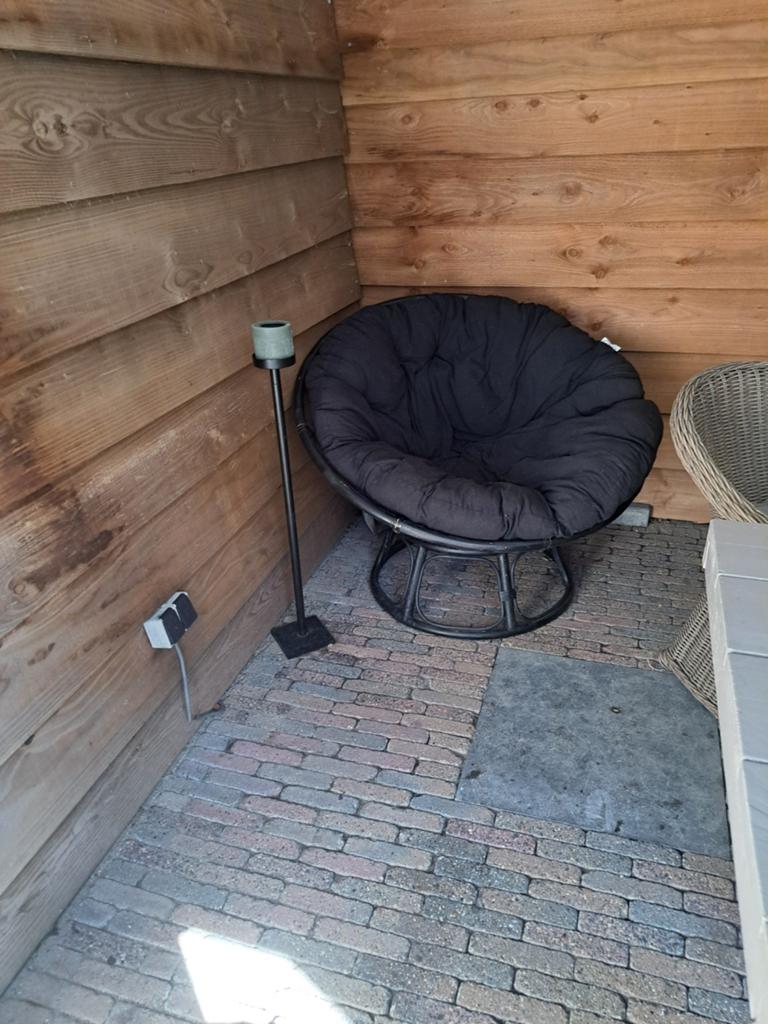 Comfortabele tuinstoel met kussen - Zwart, Tuin en Terras, Tuinstoelen, Gebruikt, Metaal, Ophalen