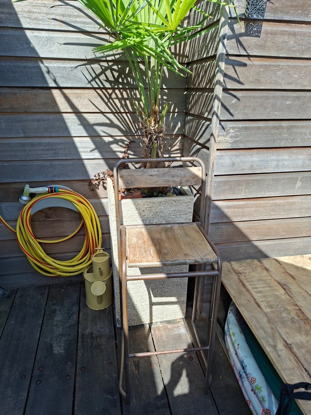 Bar kruk, metaal met houten zitting, eikenhouten rugleuning, Ophalen, Gebruikt, IJzer