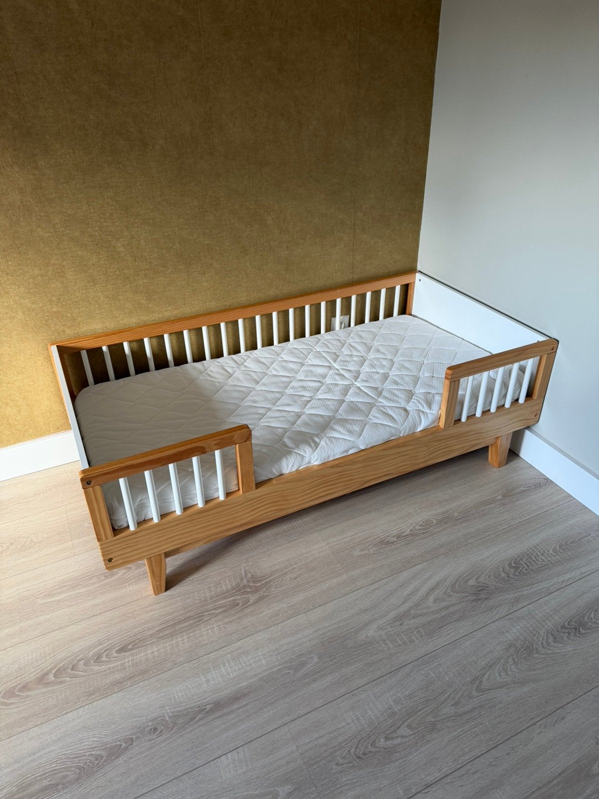 Peuterbed inclusief matras Petit Amelie, Ophalen, 70 tot 85 cm, 140 tot 160 cm, Zo goed als nieuw