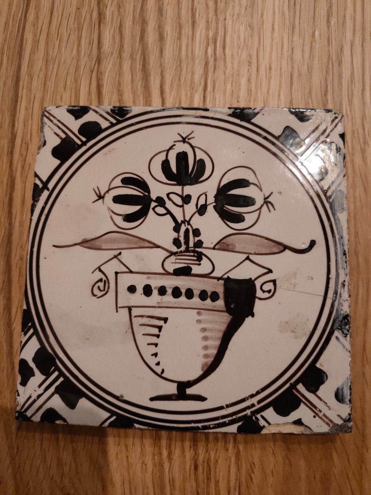 Antieke Delfts Blauwe Tegel met Bloemmotief, Antiek en Kunst, Antiek | Wandborden en Tegels, Ophalen of Verzenden
