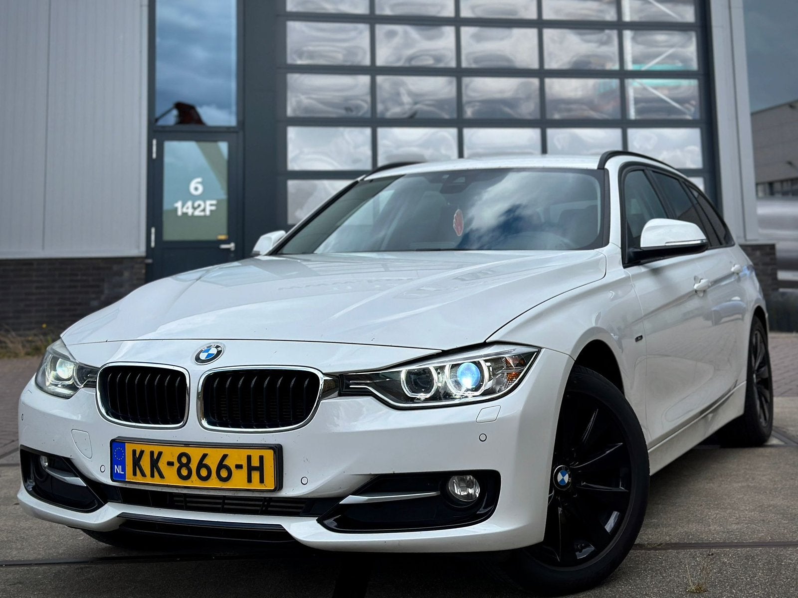 BMW 3-Serie 2.0 320D Xdrive Touring AUT/Xenon/HeadUp/Full, Auto's, 745 kg, Stof, 1995 cc, 4 cilinders