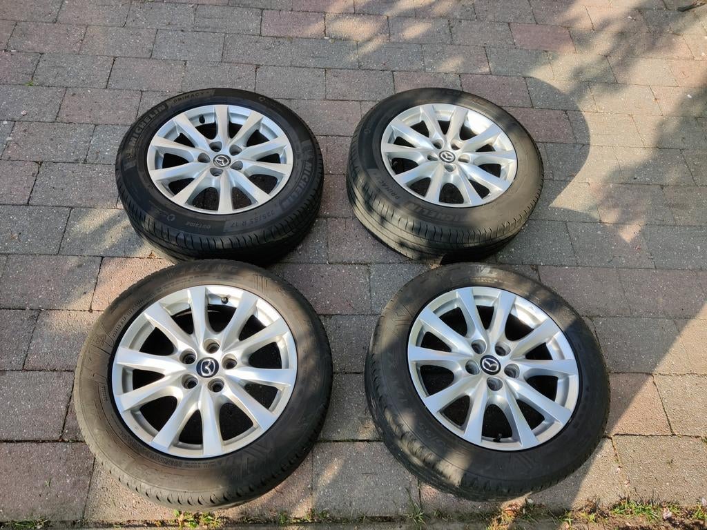 Mazda 6 17inch 2 nieuwe banden 225/55 R17 zie tekst, Auto-onderdelen, Banden en Velgen, Ophalen, Gebruikt, 17 inch, Band(en)