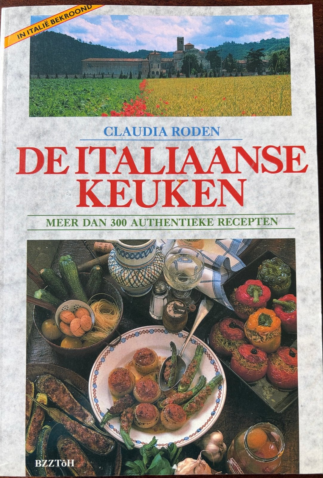 De Italiaanse Keuken - Claudia Roden (Meer dan 300 recepten), Ophalen of Verzenden, Gelezen, Italië, Voorgerechten en Soepen