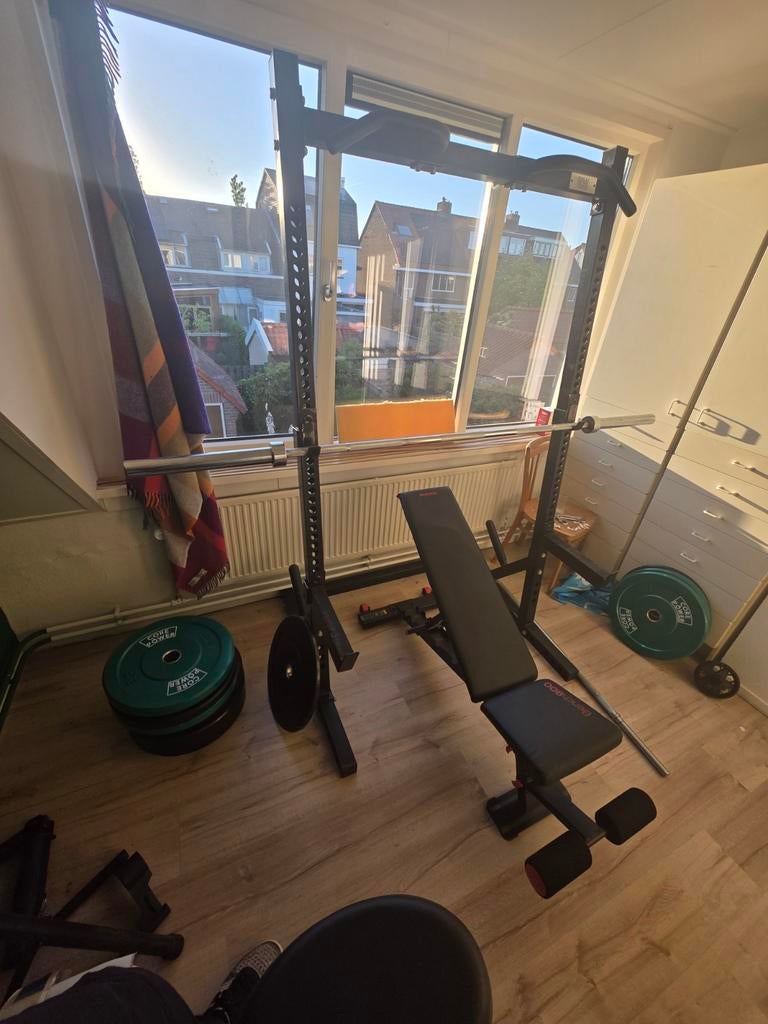 Squat rek - bankdruk set - Olympische barbel - air bike, Ophalen, Zo goed als nieuw, Benen, Krachtstation