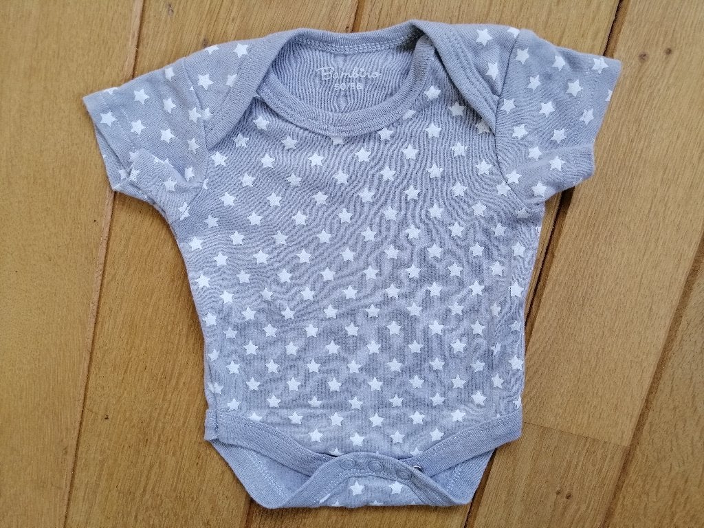 BAMBINO romper grijs witte sterren maat 50/56, Nacht- of Onderkleding, Jongetje of Meisje, Ophalen of Verzenden, Zo goed als nieuw