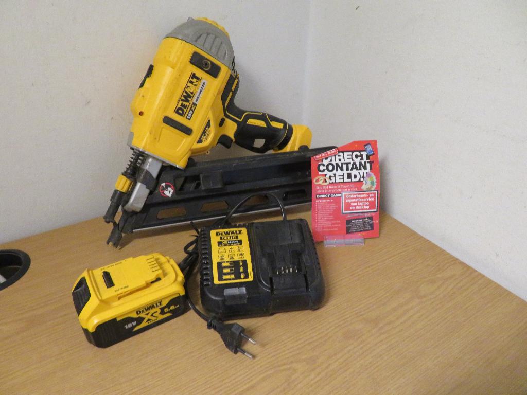 DeWalt DCN692 18V Li-Ion Accu tacker | Pawn Eindhoven, Ophalen, Gebruikt