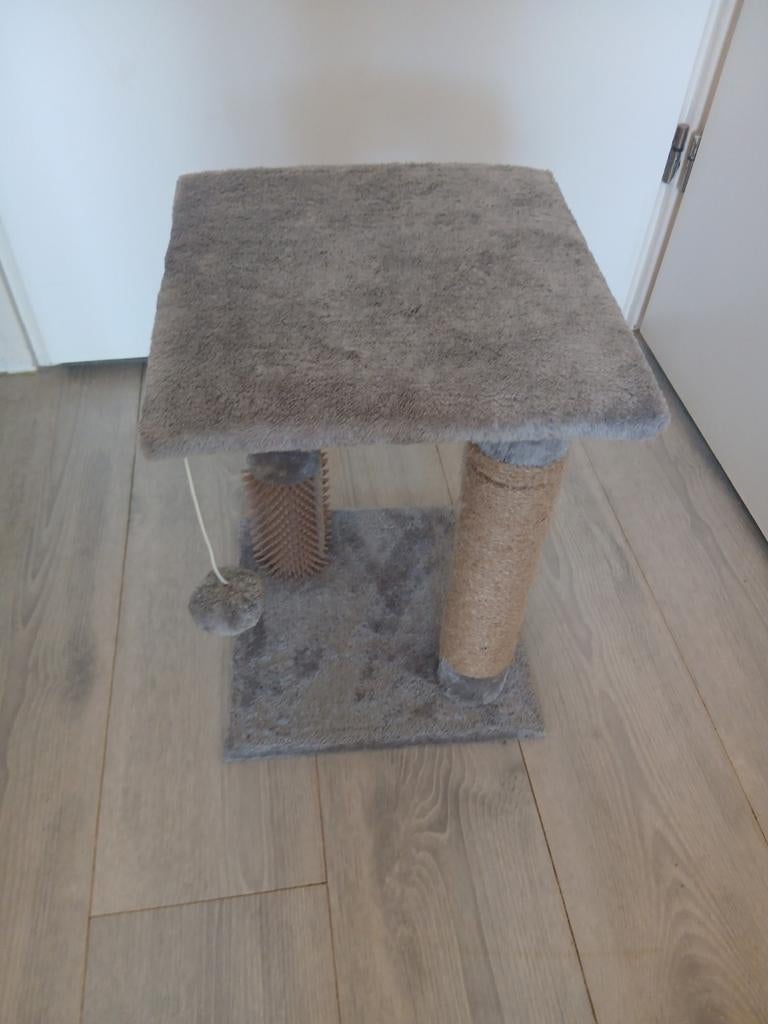 Compacte Krabpaal met Borstel en Speelbal – Grijs, Dieren en Toebehoren, Ophalen, Gebruikt