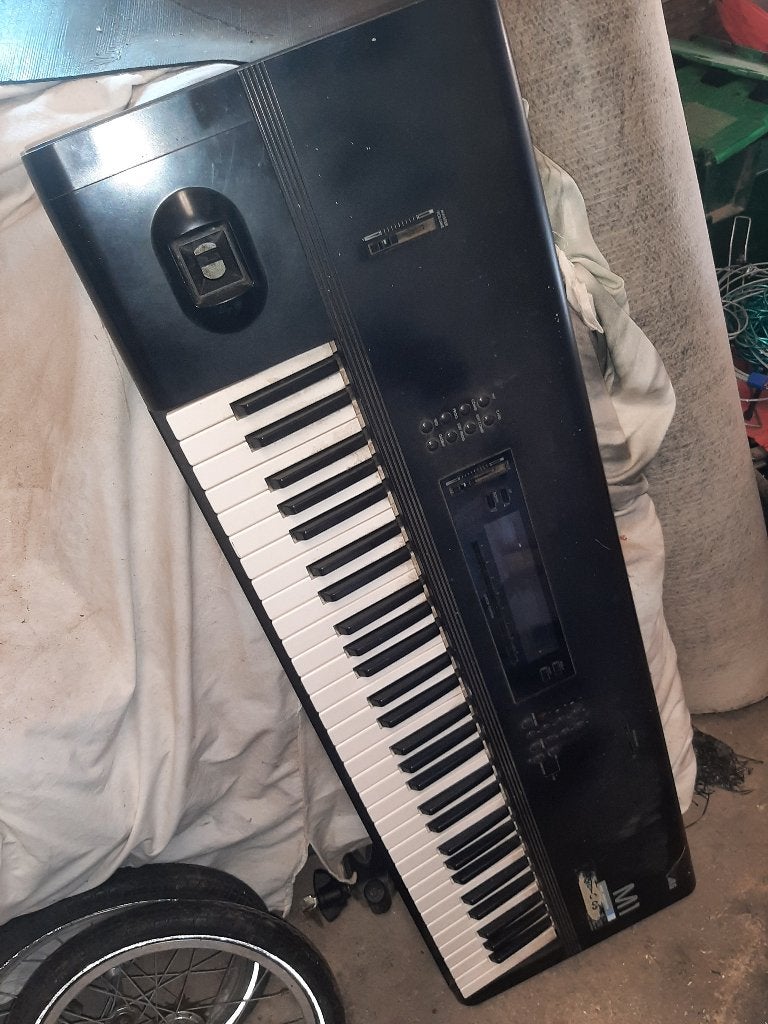 gratis werkende Korg M1 voor knutselaar., Muziek en Instrumenten, Synthesizers, Ophalen, Korg, Met midi-aansluiting, 61 toetsen