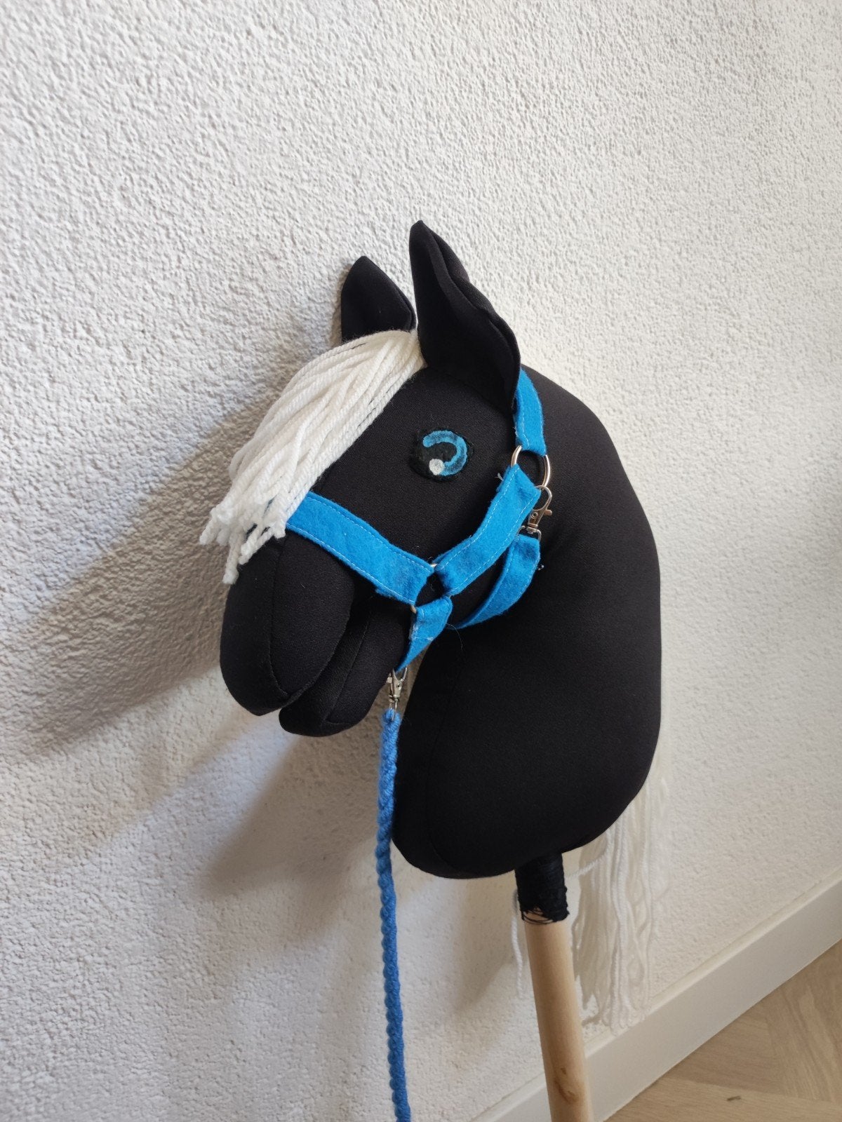 Zwart Hobbyhorse met Wit Haar en Blauw Halster, Ophalen of Verzenden, Nieuw, Jongen of Meisje