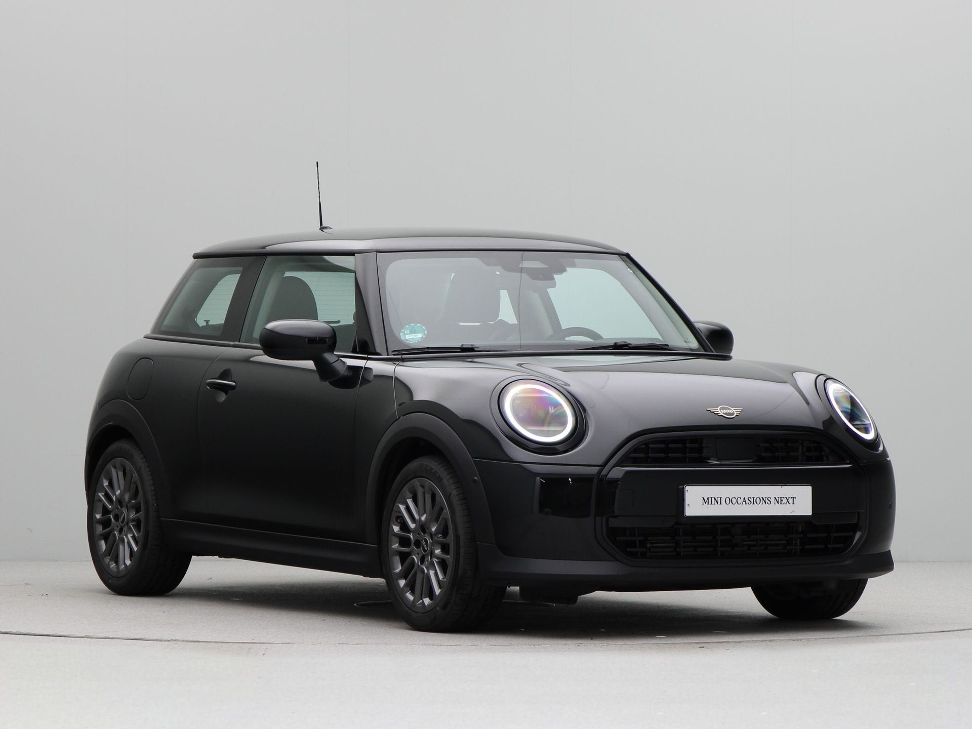 MINI Cooper C Classic Pakket S (bj 2025, automaat), Gebruikt, 156 pk, Met garantie (alle), 4 stoelen