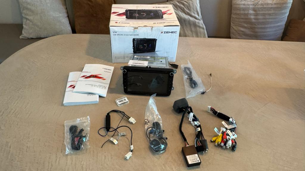 Zenec E2050 Navigatie/DAB+/Bluetooth/DVD Speler, Auto diversen, Autoradio's, Gebruikt, Ophalen of Verzenden