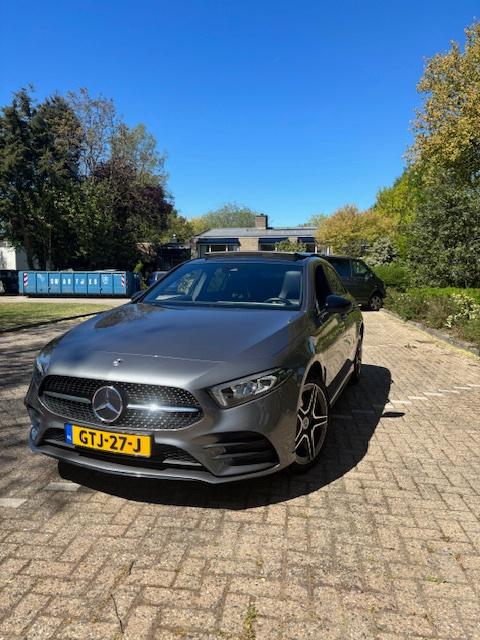Mercedes-Benz A-Klasse A250 e Panaramadak sep. 2022 Grijs, Auto's, Mercedes-Benz, 4 cilinders, Alcantara, 1600 kg, Te koop