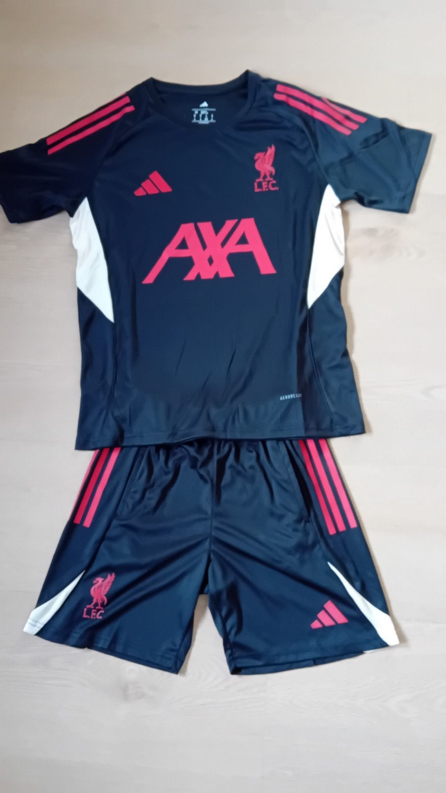 Adidas Liverpool FC Trainingsset (Shirt & Short) Maat M, Kleding | Heren, Maat 48/50 (M), Zwart, Nieuw, Ophalen of Verzenden