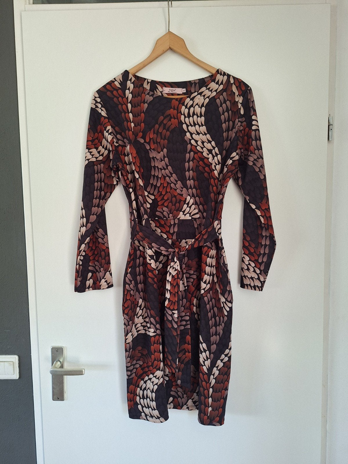 Mooie jurk met ceintuur van Sophia mt. XL €10,-, Bruin, Sophia, Maat 46/48 (XL) of groter, Ophalen of Verzenden