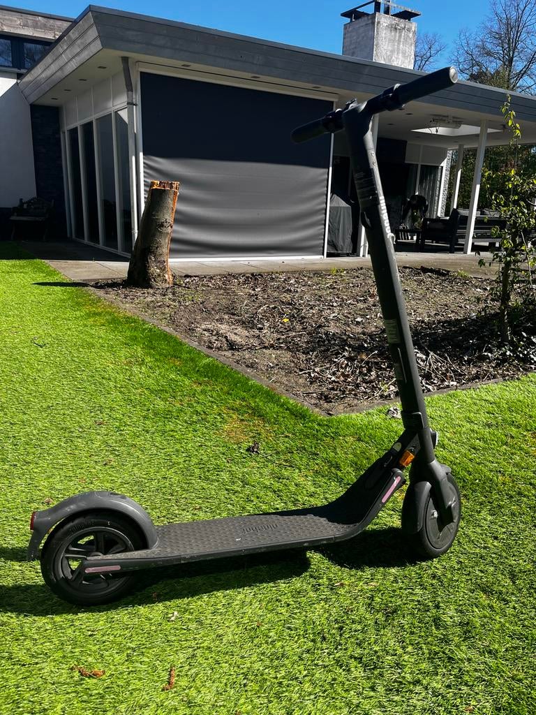 Ninebot Segway step met oplader, Ophalen of Verzenden, Gebruikt, Elektrische step (E-scooter)