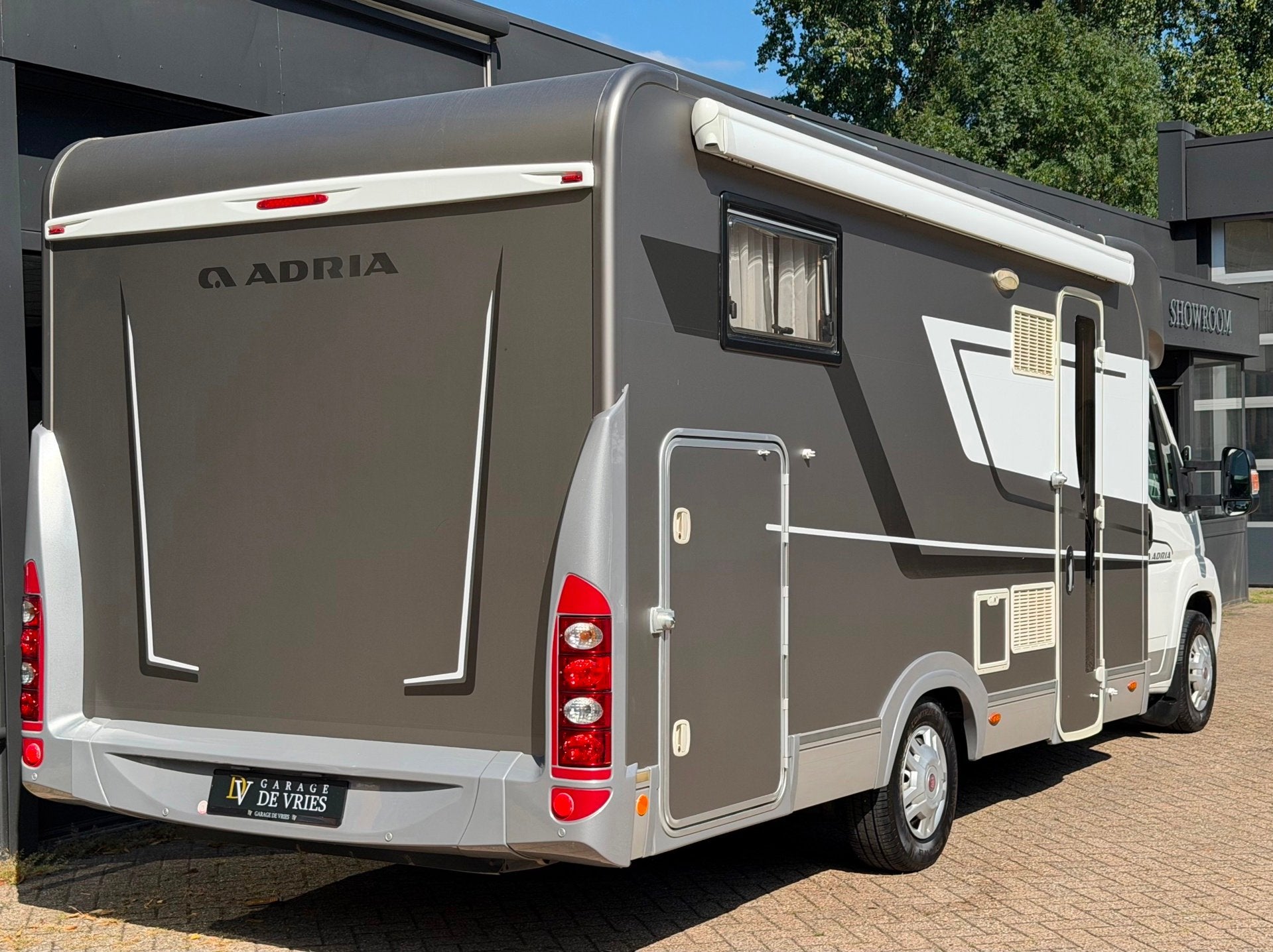 Adria CORAL S 670SL Airconditioning Lengtebedden Garage Luif, Bedrijf, Luifel, Handgeschakeld, Diesel