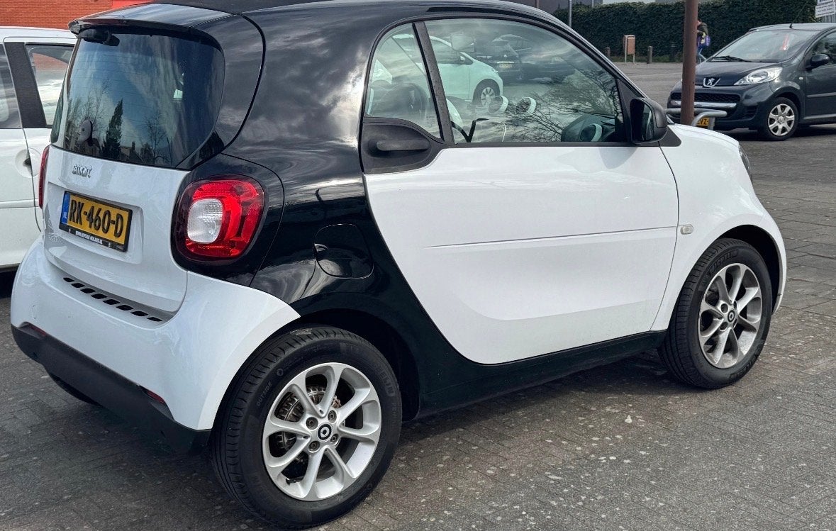 Smart ForTwo 1.0 52KW Coupe 2017 Wit, Auto's, Smart, Achterwielaandrijving, Wit, Origineel Nederlands, 24 km/l