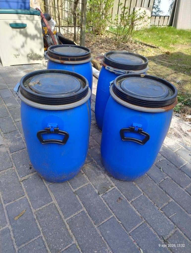 4 blauwe vaten met deksel 30 liter, Ophalen, Gebruikt