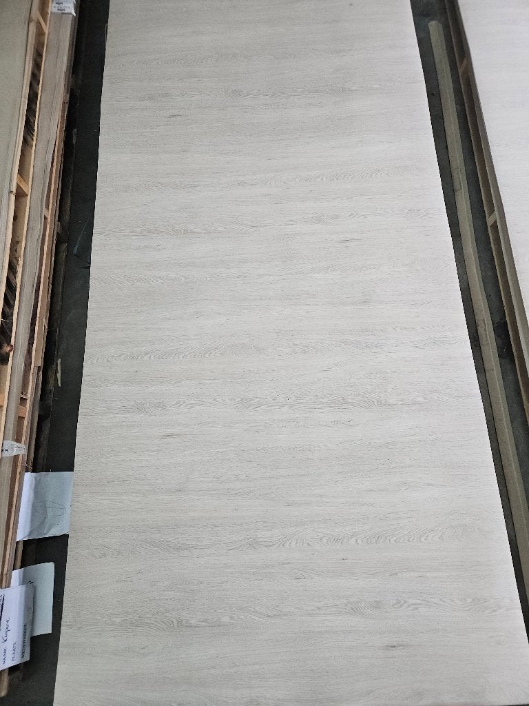 Resopal HPL fineer plaat 4023 EM licht eik 305x132cm ( 430 )