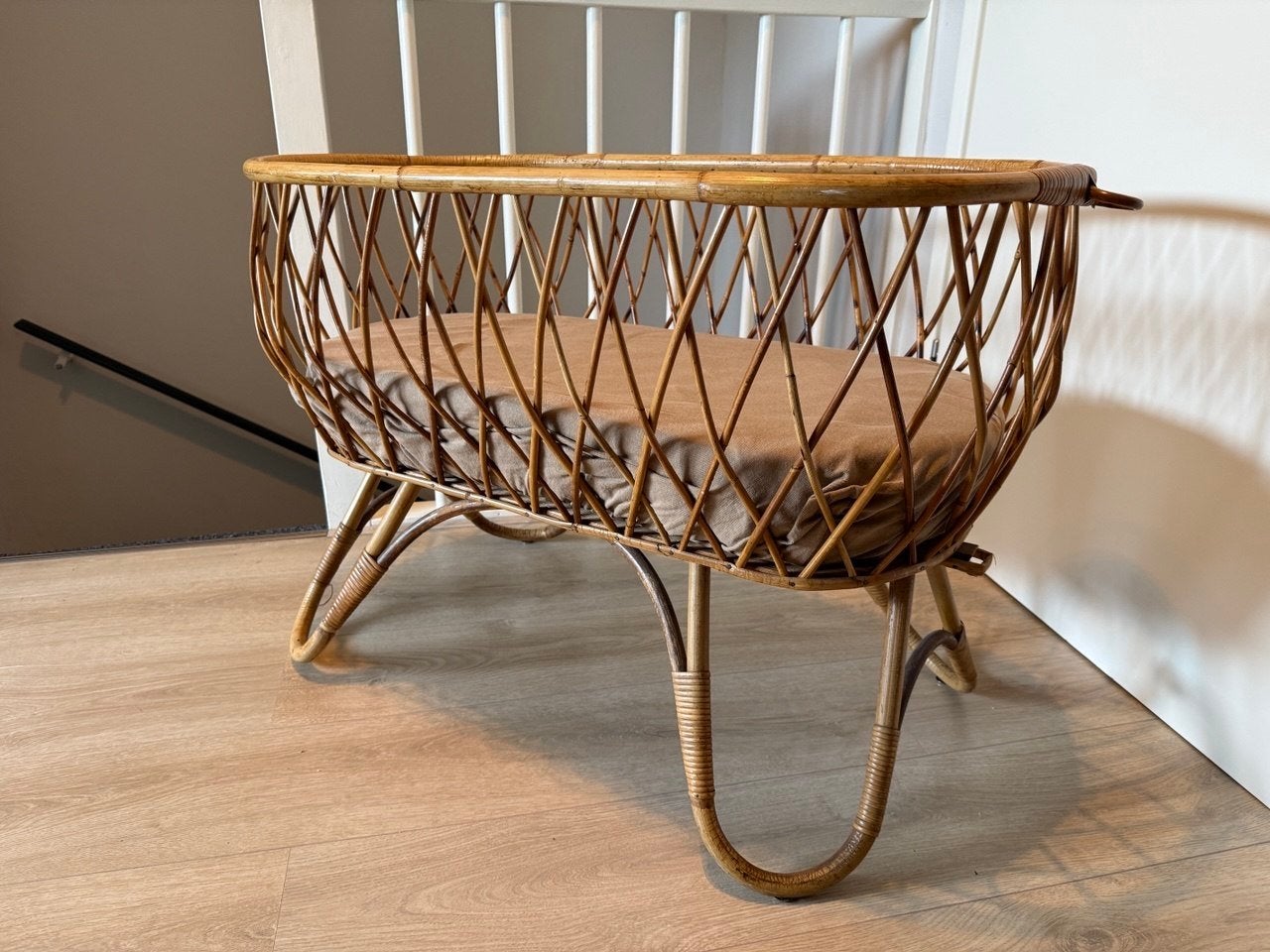 Vintage rotan wieg met matras, Ophalen, Gebruikt, Wieg