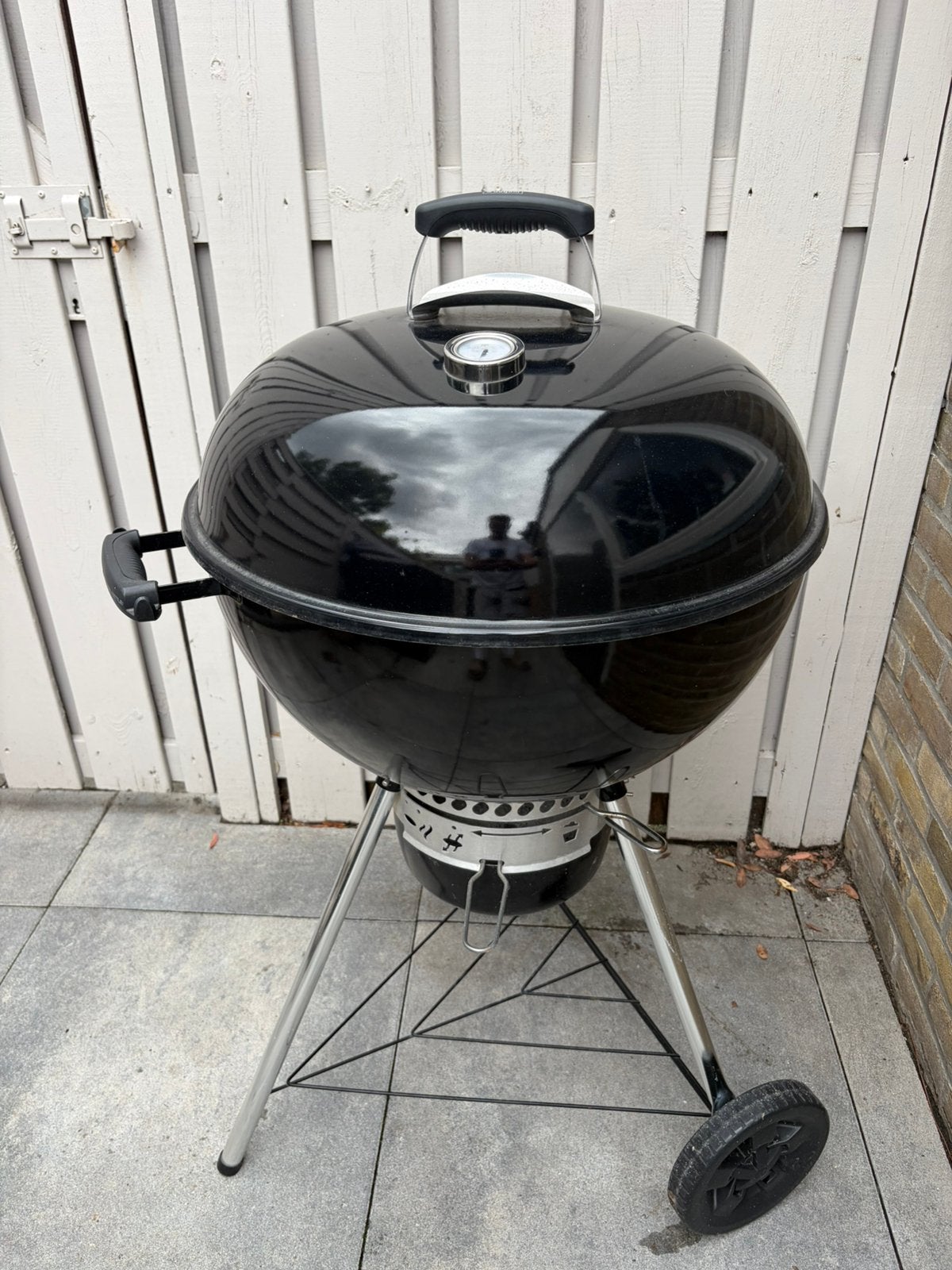 Weber 57 cm met grill set, Tuin en Terras, Houtskoolbarbecues, Ophalen, Gebruikt