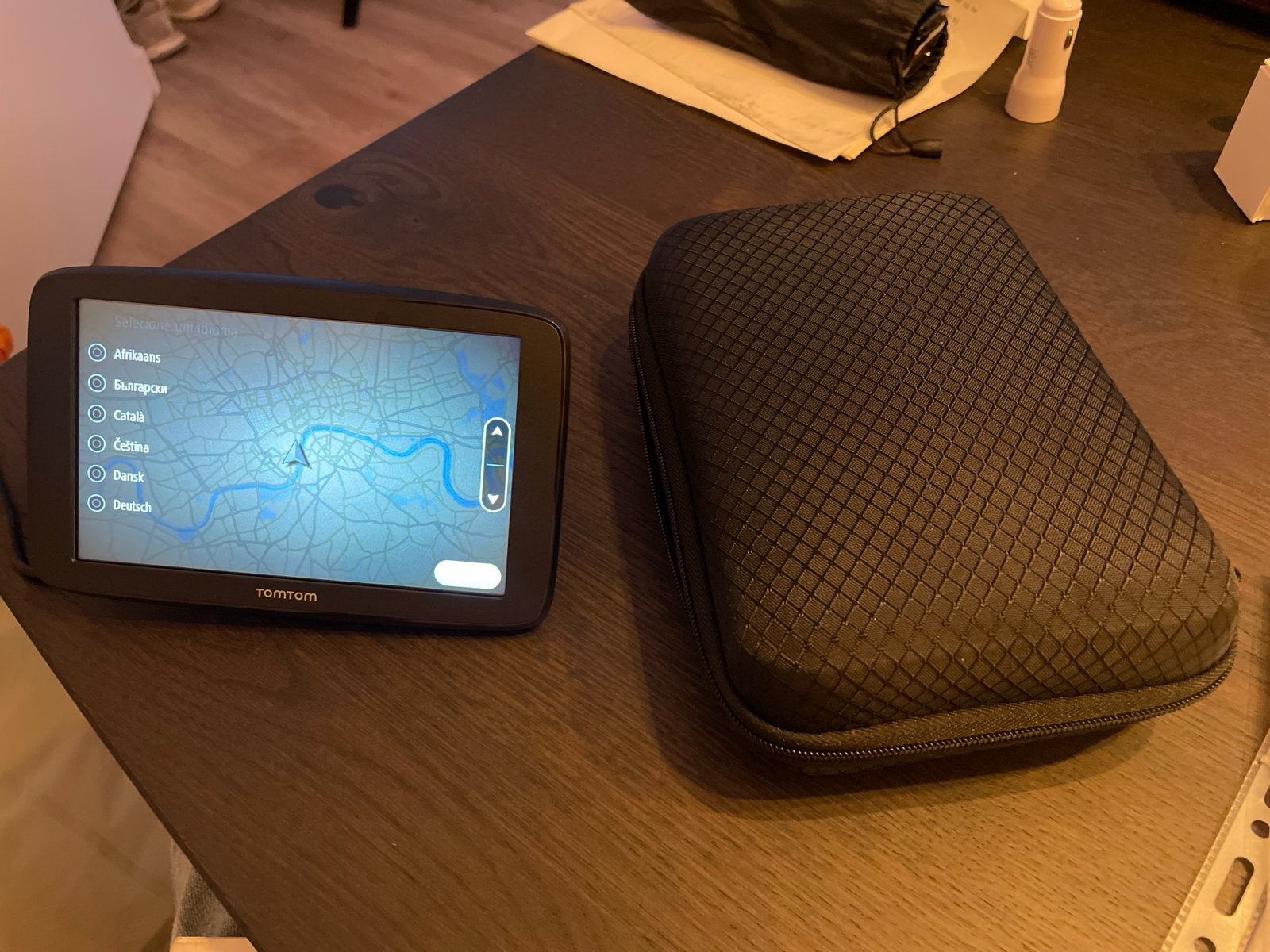TomTom Go Classic navigatiesysteem met lader en handleiding, Ophalen of Verzenden, Zo goed als nieuw