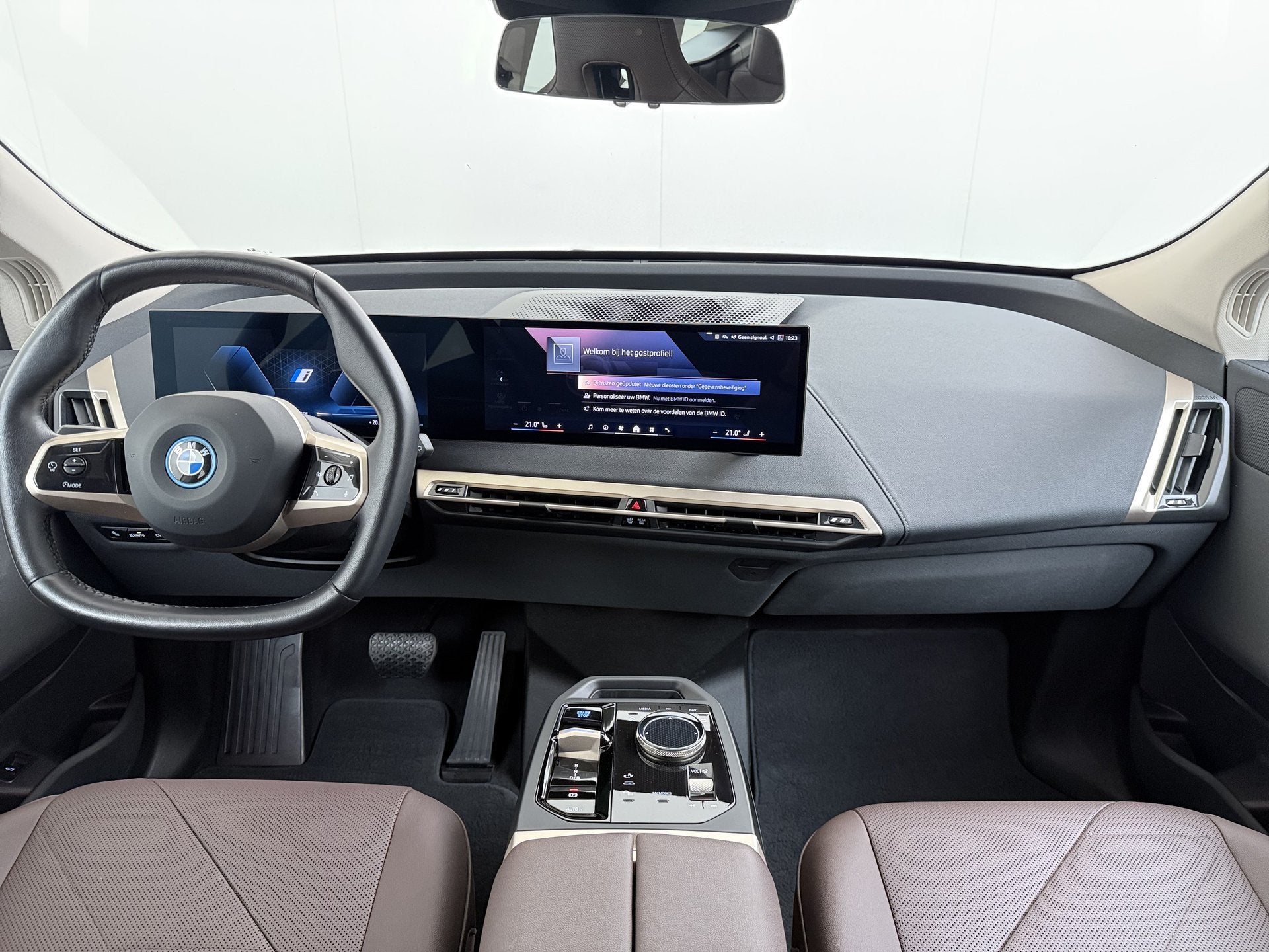BMW iX xDrive40 327PK Executive SOH 99% Trekhaak 4-Zone Ecc, Automaat, Dealer onderhouden, Gebruikt, 24 min