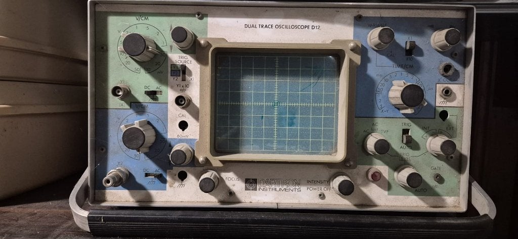 Dartron D12 oscilloscoop, Ophalen, Gebruikt, Elektriciteit
