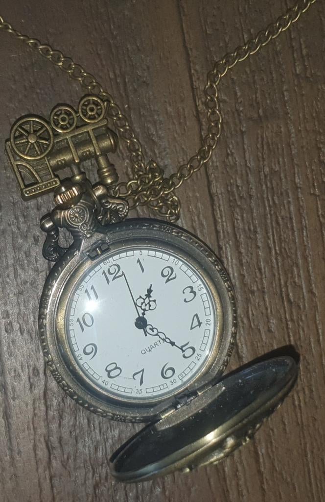 zakhorloge met een trein decoratie., Ophalen of Verzenden, Nieuw
