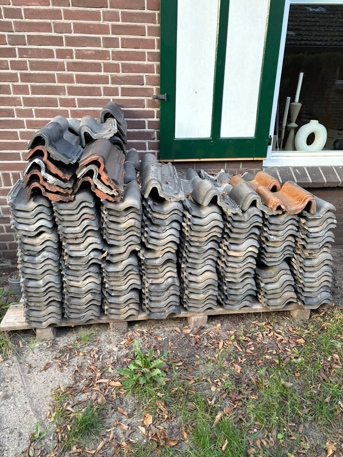Partij vermoedelijk klein romaanse dakpan // OVH, Doe-het-zelf en Verbouw, Ophalen, Steen of Klei, Zo goed als nieuw, 15 m² of meer