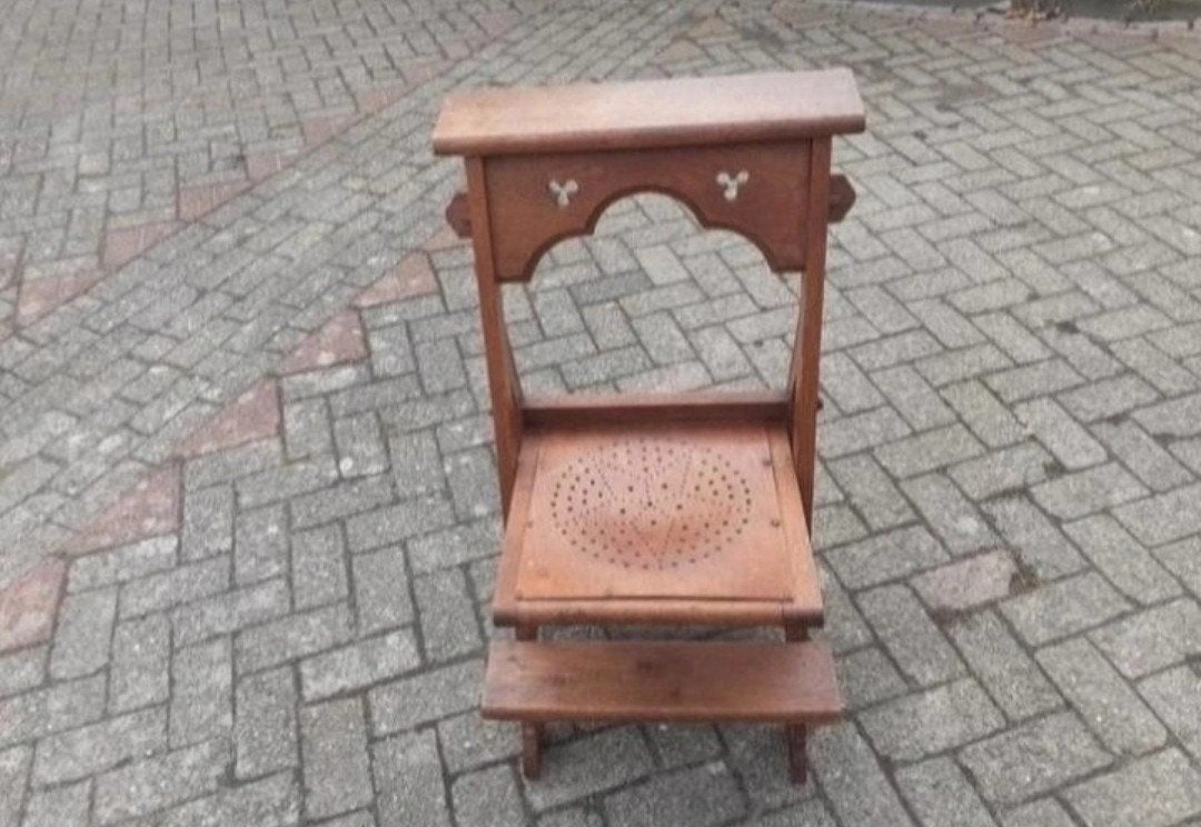 Antieke oude houten biechtstoel bidstoel voor gebed, Ophalen of Verzenden