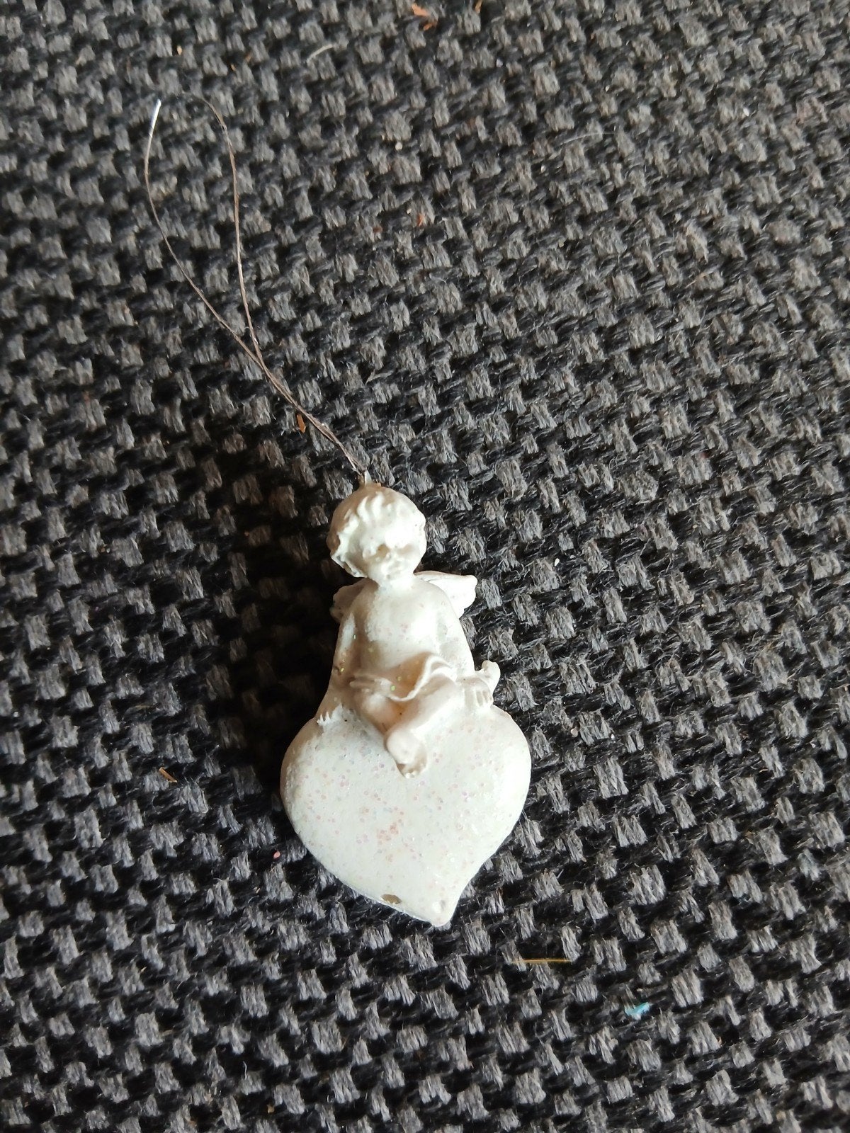 Schattig engeltje op hartje - Decoratief beeldje, Verzamelen, Ophalen of Verzenden, Gebruikt, Religie