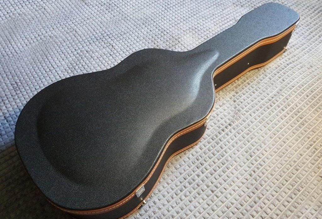 Foto 3 van Kofferkoffer voor een akoestische gitaar